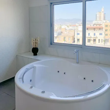 Phaedrus Living: Plateia Apartament *